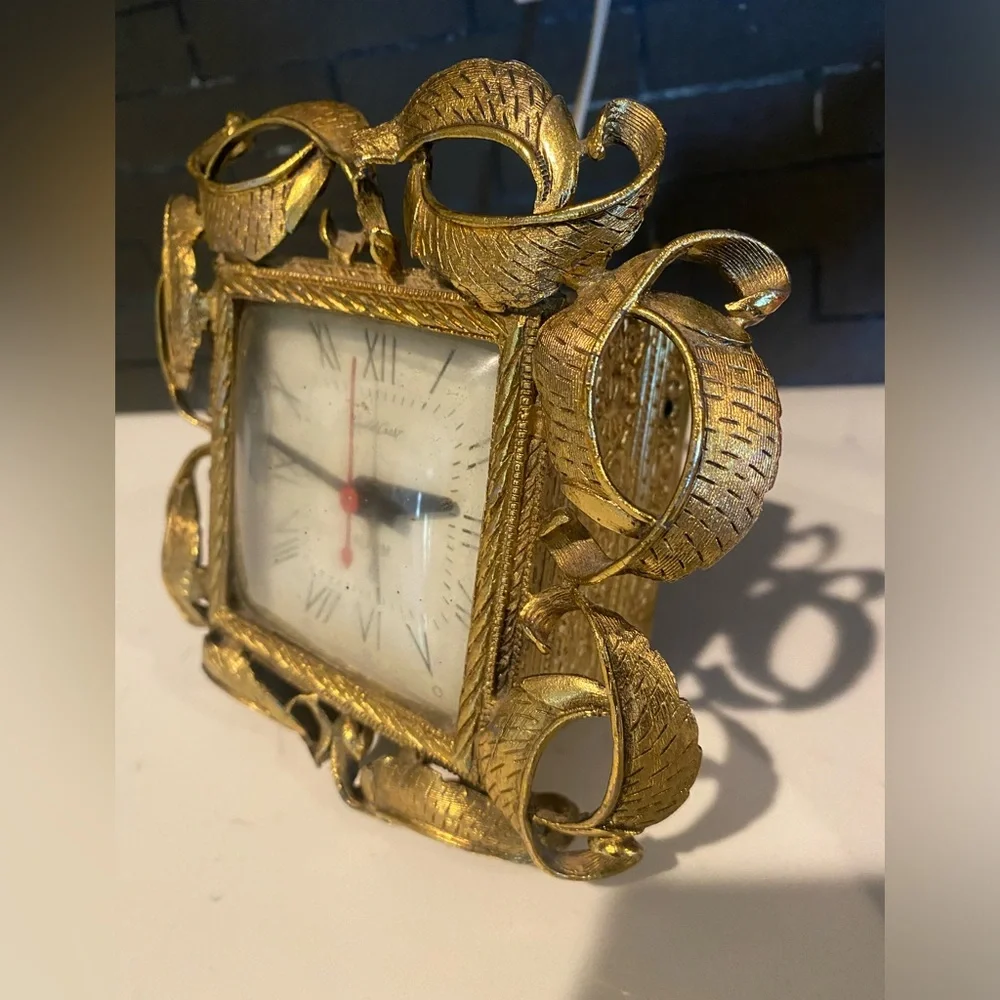 Vtg 50’s Guild Crest electric clock Rococo ornate Hollywood Glam Works 5.5”